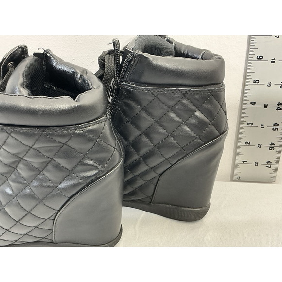 Womans Madden Girl Baaxter Size 8 Black Zip Up Lace Up Quilted Wedge Ankle Boots - Picture 4 of 9